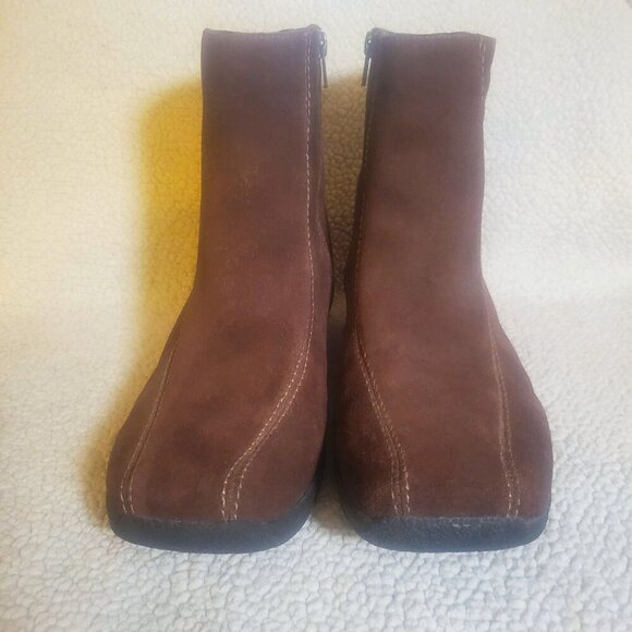 Clarks Women's Ashlyn Boot Brown Suede Side Zip Bootie Rubber Sole - Size 8W - Picture 2 of 10